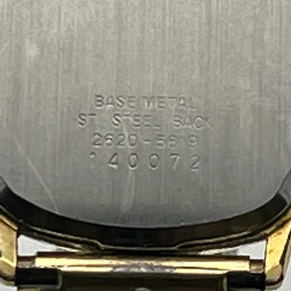 Vintage Seiko  Black and Gold Rectangular Unisex Watch - Picture 9 of 9